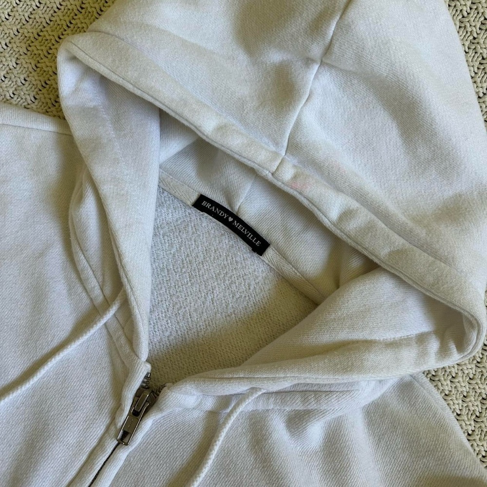 Brandy Melville Cropped Zip-up Hoodie - Picture 3 of 6